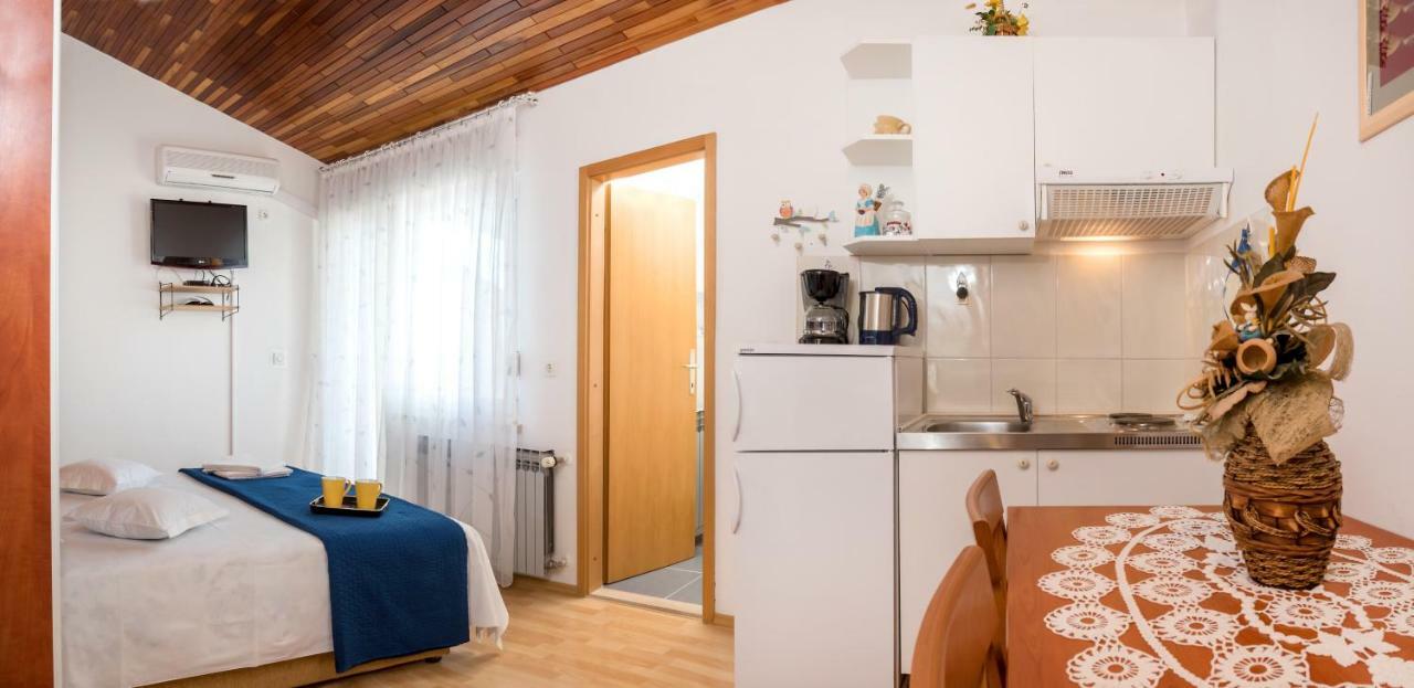 Apartments Juric Podstrana Exterior photo